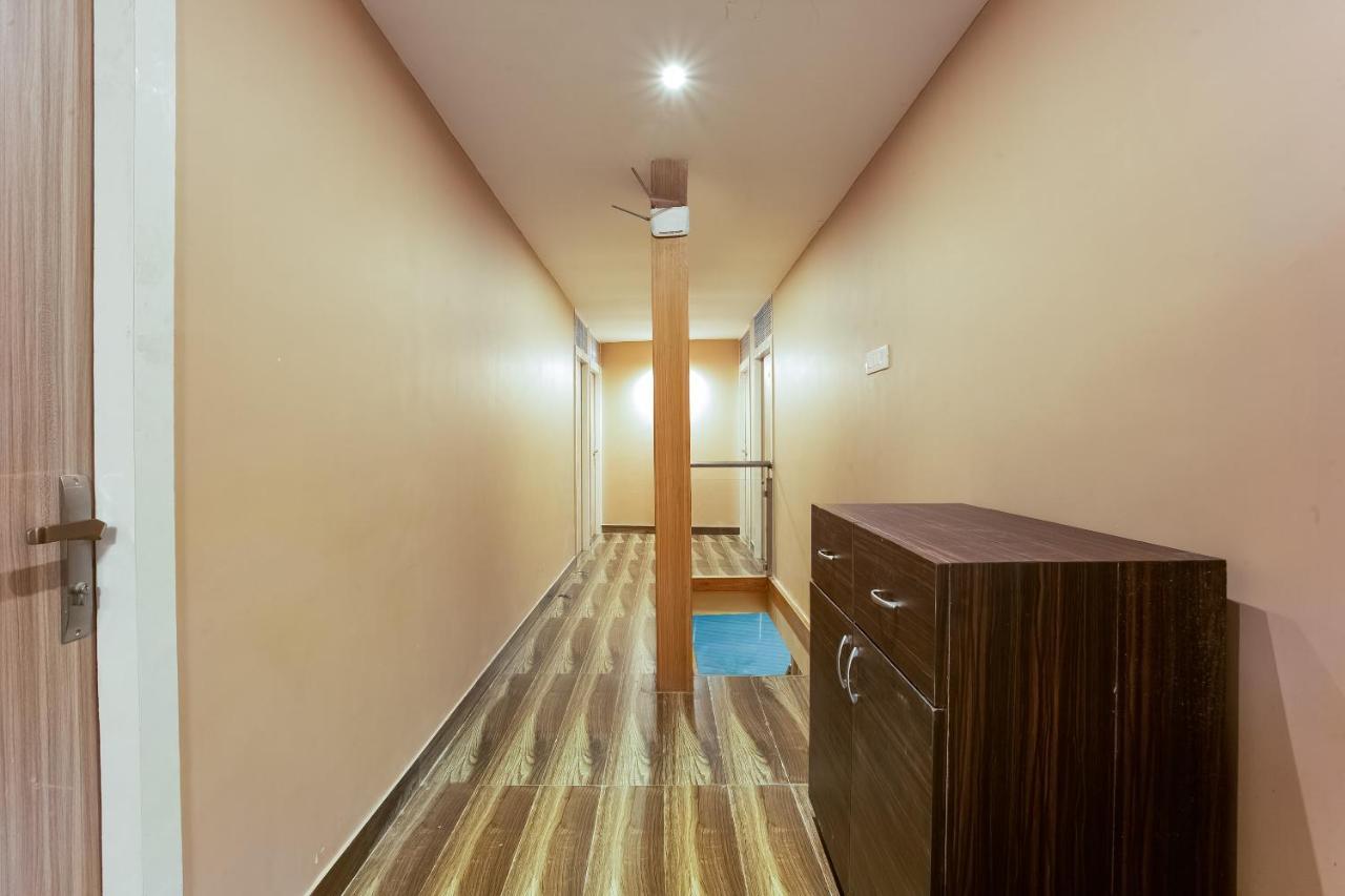 Oyo 62882 Villa Palace Mumbai Luaran gambar